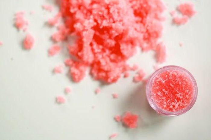 DIY sugar lip scrub