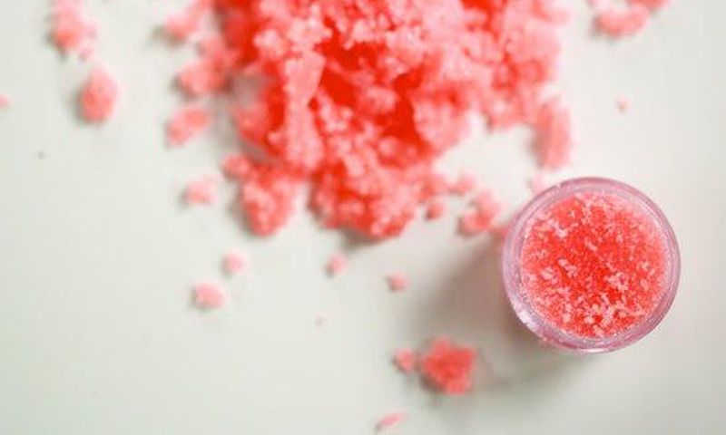 DIY sugar lip scrub