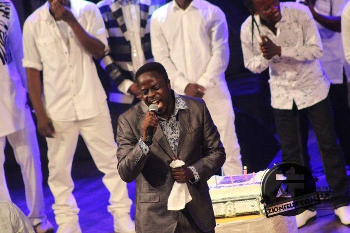 Ofori Amponsah performed some of his highlife songs at Lumba's birthday concert