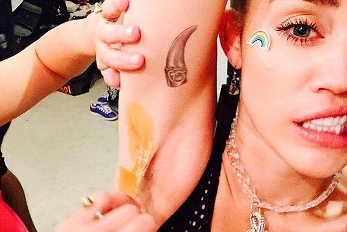 Miley Cyrus getting her armpits waxed