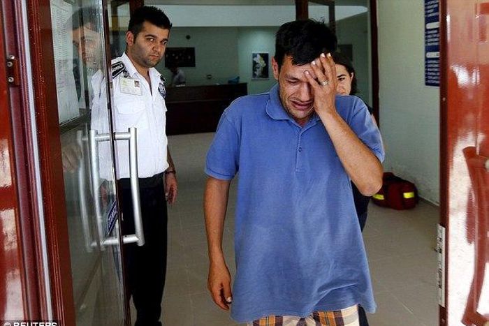 Grieving Syrian dad, Abdullah Kurdi, loses family while trying to cross into Europe