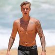 Justin Bieber flaunts it all in Hawaii