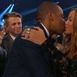 Beyonce, Jay Z kissing