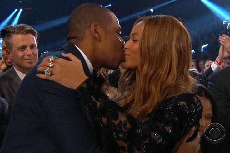 Beyonce, Jay Z kissing
