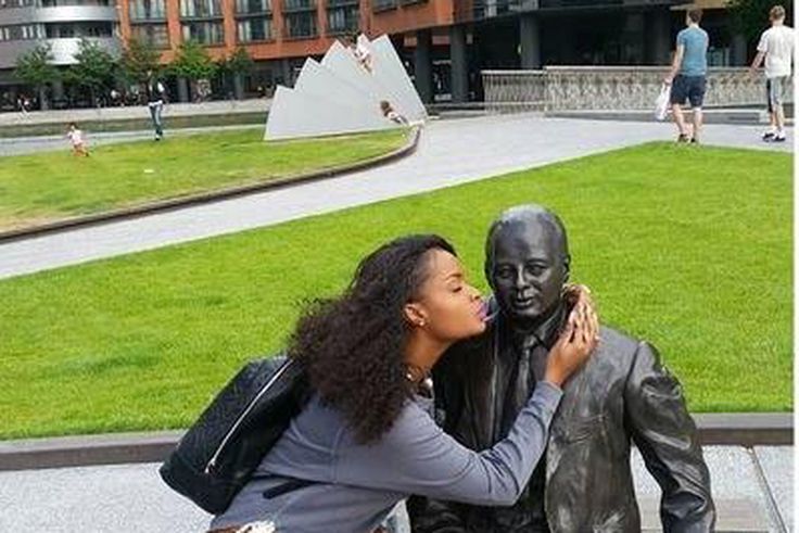Dillish Matthews kissing a statue