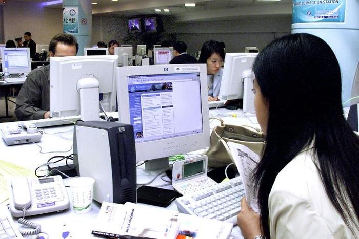 Microsoft is investigating reports that its Bing search engine has been blocked in China