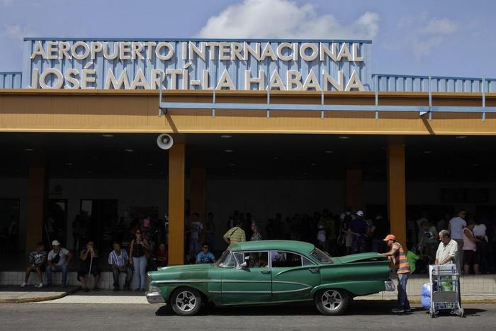 U.S. opens up business with Cuba, eases embargo