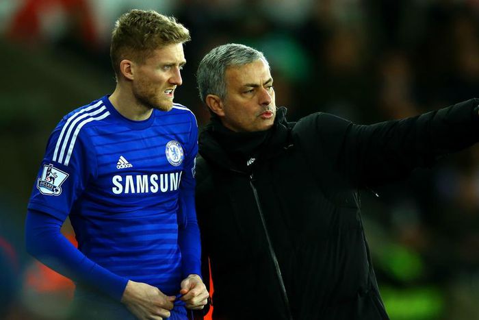 ___4207000___https:______static.pulse.com.gh___webservice___escenic___binary___4207000___2015___9___28___14___schurrle-mourinho-cropped_19mxoxsizhv1m1els22x8oig20