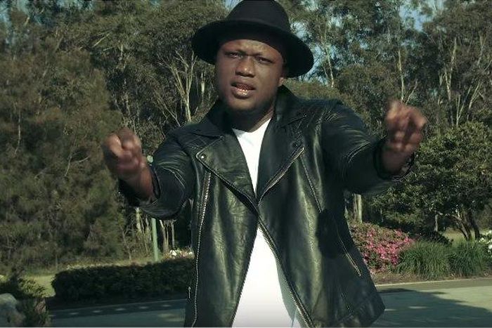 Mike Akox in "Le Lele" music video