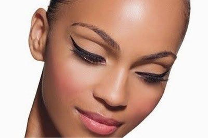 Winged eyeliner nailed