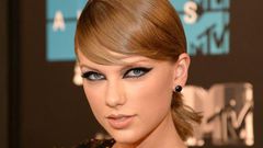 Taylor Swift at 2015 MVAs