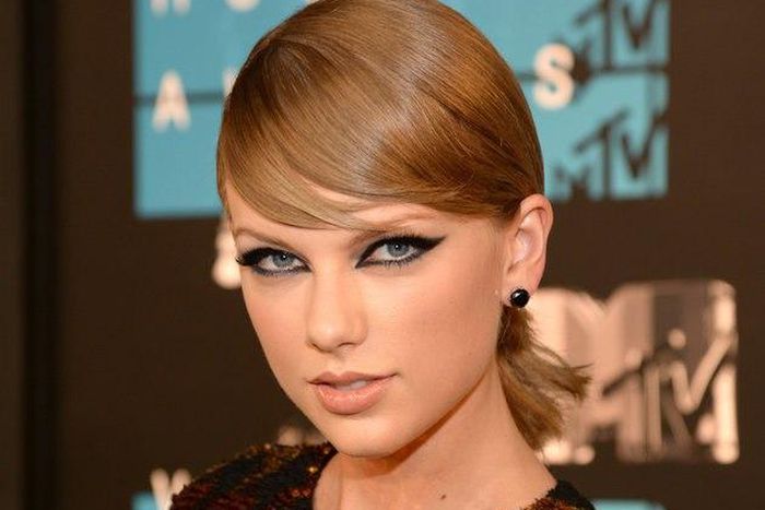 Taylor Swift at 2015 MVAs