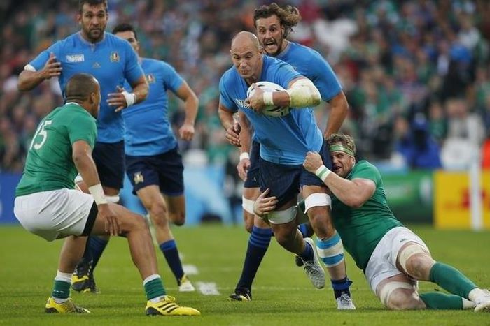Italy's Sergio Parisse in action with Ireland's Jamie Heaslip Reuters / Eddie Keogh Livepic
