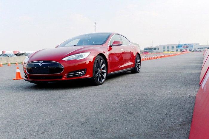 Tesla Model S P85D