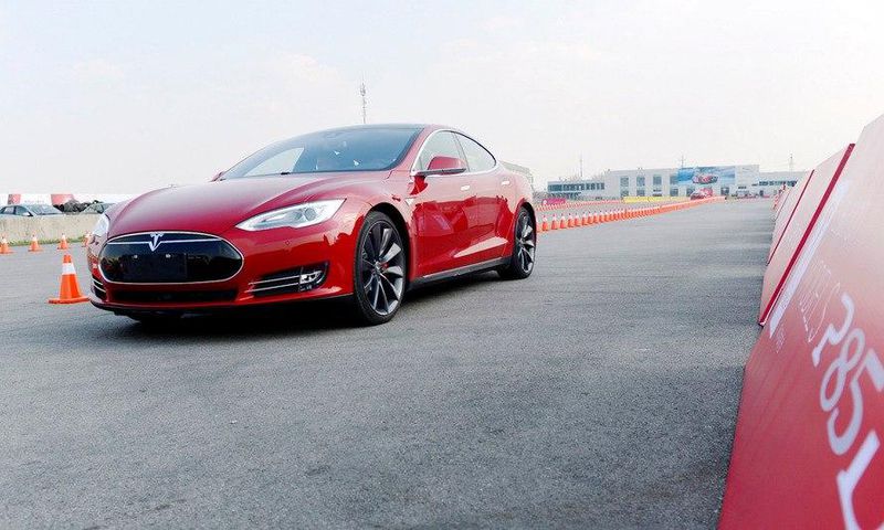 Tesla Model S P85D