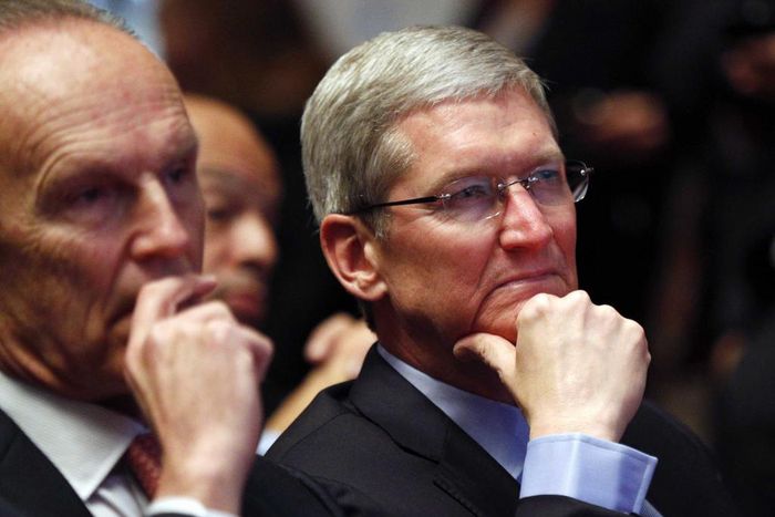 Apple CEO Tim Cook listening to a Barack Obama speech
