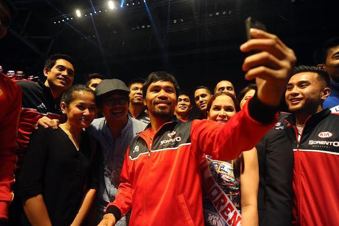 Manny Pacquiao taking a selfie with fans and team before the fight