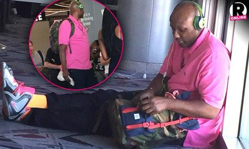 Lamar Odom relaxed at Los Angeles Airport