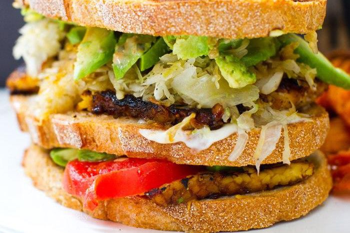 Tempah reuban club sandwich