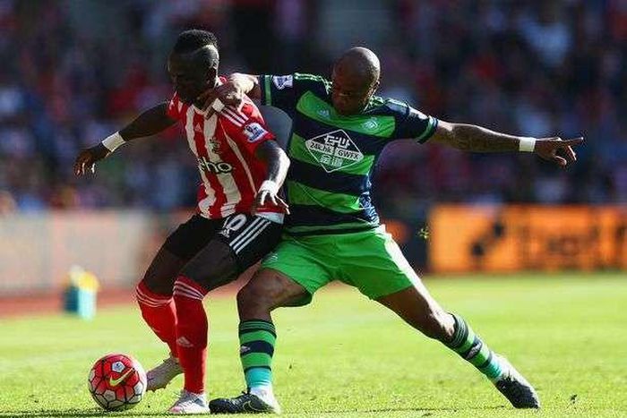 Sadio Mane battles with Andre Ayew