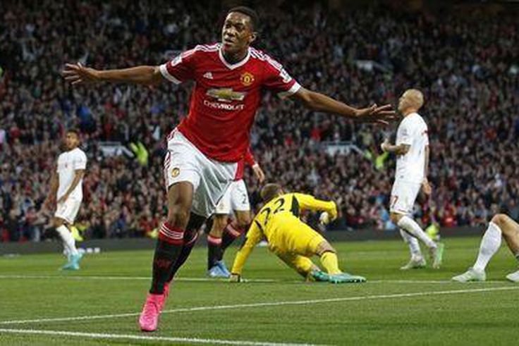 Carrick lauds Martial's perfect United debut against Liverpool