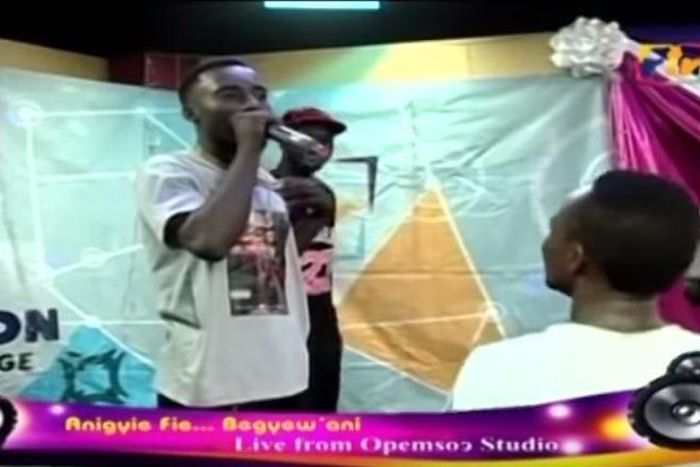 Young So performing "Ask Me Why" on Royal TV