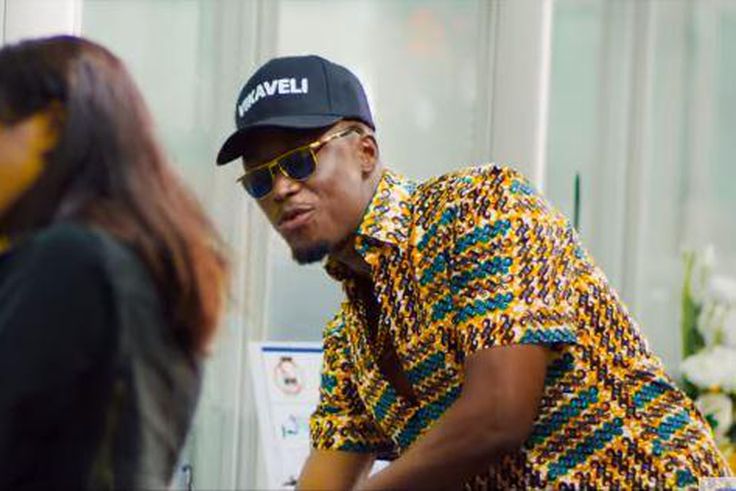 E.L in "Collect" music video