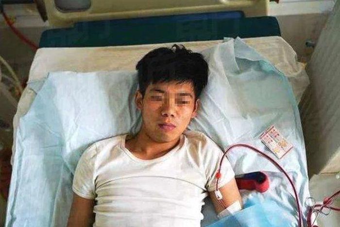 Man disabled for life after selling his kidney to buy iPhone 4 (Video)