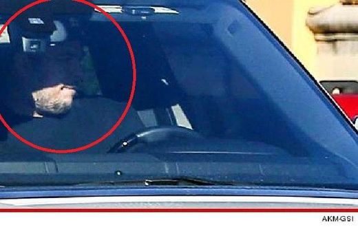 Rob Kardashian leaving Calabasas home
