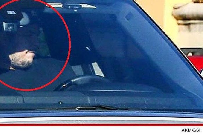 Rob Kardashian leaving Calabasas home