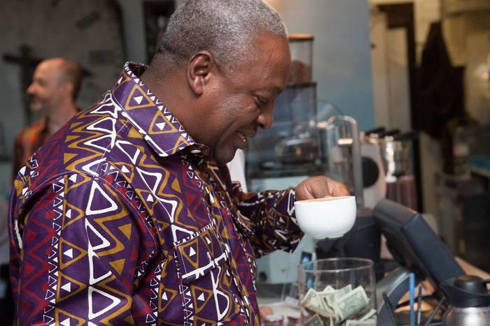 ___4246368___https:______static.pulse.com.gh___webservice___escenic___binary___4246368___2015___10___9___19___Mahama+5