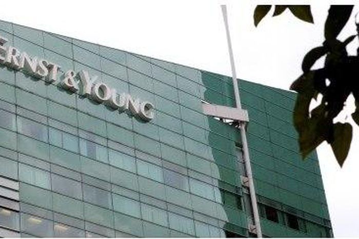 Ernst & Young removes degree classification from entry criteria