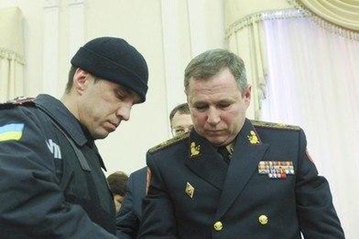 Ukraine officials arrested for corruption on live TV