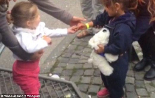 The adorable and heartwarming picture of a little German girl sharing her weekend sweets with a newly arrived refugee has gone viral.