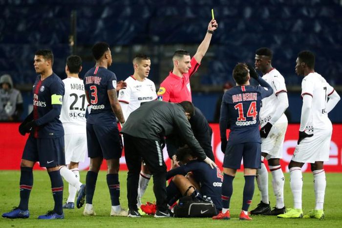Referee Karim Abed showed a yellow card to Rennes forward Mbaye Niang after a foul on PSG defender Thilo Kehrer