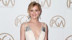 Jennifer Lawrence pees in sinks
