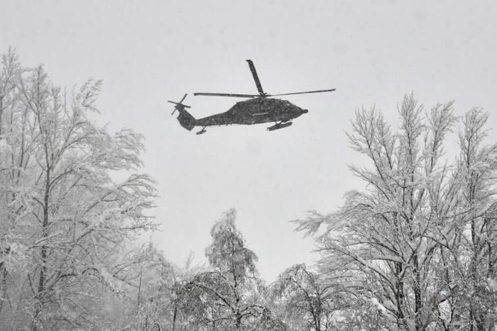 The Austrian army had to used two helicopters to rescue German students from a snowbound ski resort