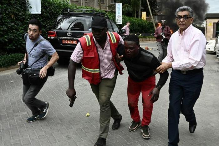 A survivors eascorted to safety during the Dusit D2 Al Shabaab attack (Twitter)