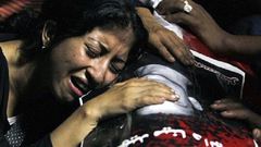This sad Egyptian mother cries for her dead daughter
