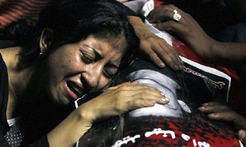 This sad Egyptian mother cries for her dead daughter