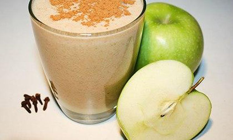 ___3922915___https:______static.pulse.com.gh___webservice___escenic___binary___3922915___2015___6___30___13___Apple-Pie-Smoothie1