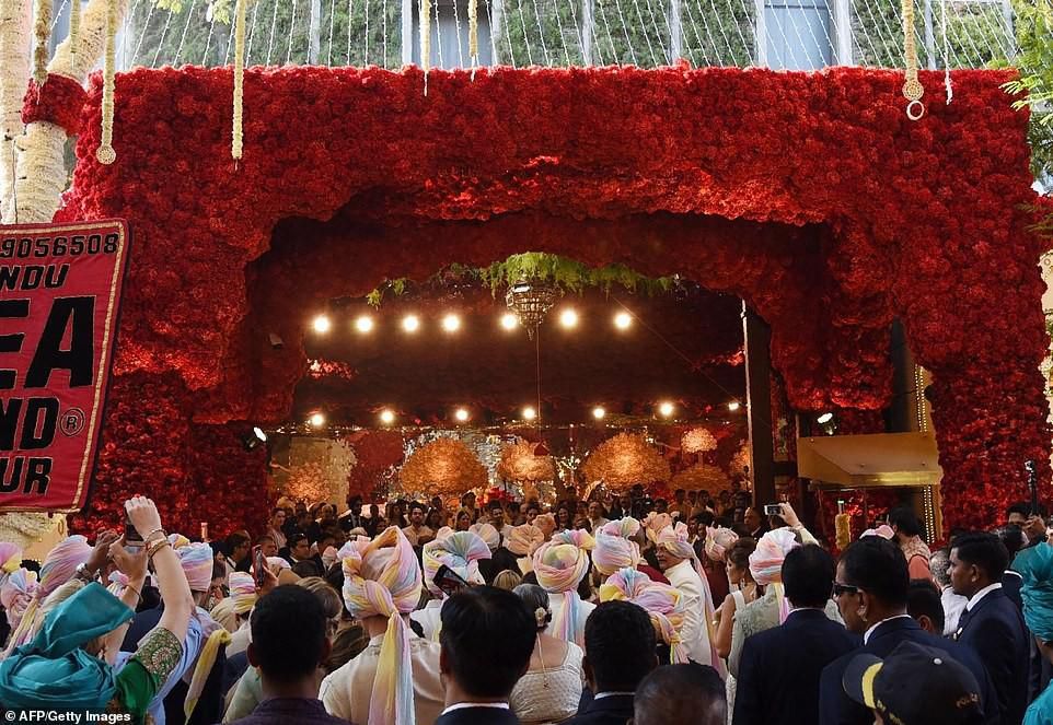 See lovely photos from the lavish $100 million wedding of the daughter of India’s richest man