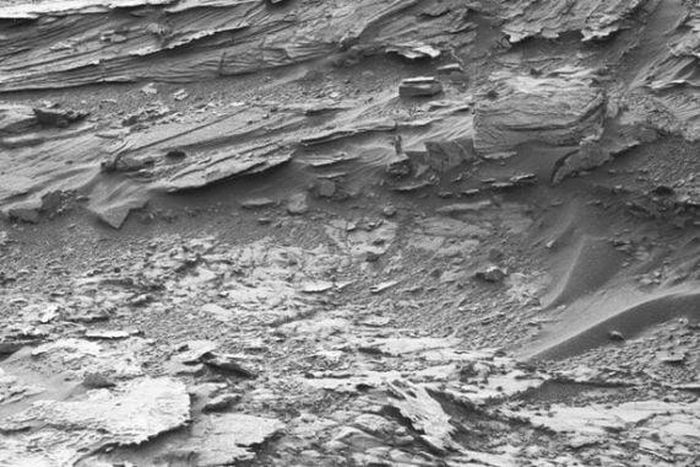 Original image of the 'Dark Lady' picked up by the NASA Rover on red planet