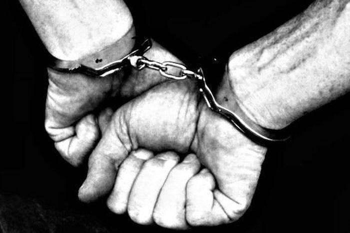 ___3718618___https:______static.pulse.com.gh___webservice___escenic___binary___3718618___2015___5___2___14___handcuff-pic