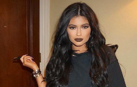Kylie Jenner set to unveil lip line