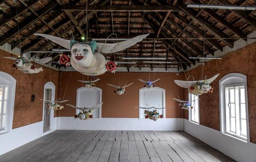 In India, Building Bridges Between Life and Art
