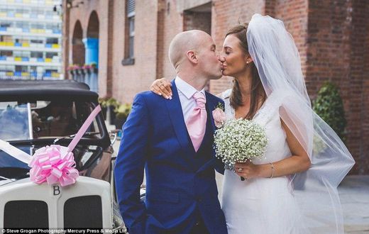Laura and Steven Monks, both 35, tied the knot in a wedding ceremony all paid for by the kindness of strangers after Steven was diagnosed with terminal cancer. A charity helped them organise the big day by asking for donations of flowers, a wedding cak...