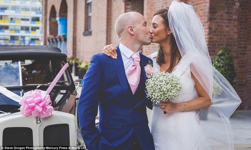 Laura and Steven Monks, both 35, tied the knot in a wedding ceremony all paid for by the kindness of strangers after Steven was diagnosed with terminal cancer. A charity helped them organise the big day by asking for donations of flowers, a wedding cak...