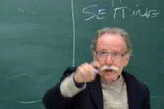 American professor who looks VAGUELY like Albert Einstein gains celebrity status in China