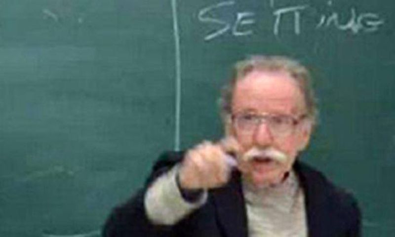 American professor who looks VAGUELY like Albert Einstein gains celebrity status in China